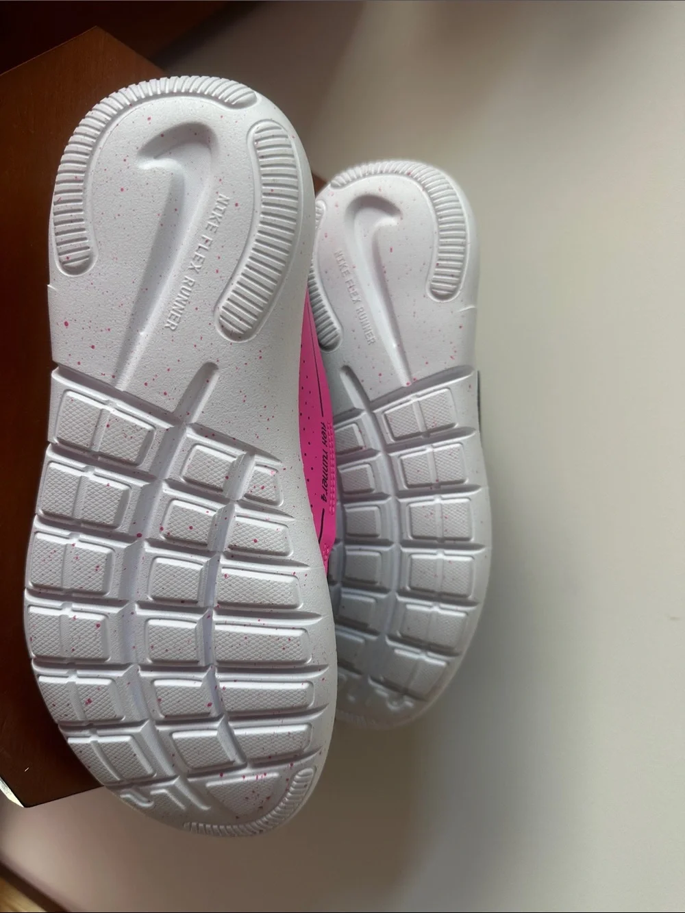 NWOT Nike Kids Black & Hot Pink Slip-On Sneaker 6.5 Y